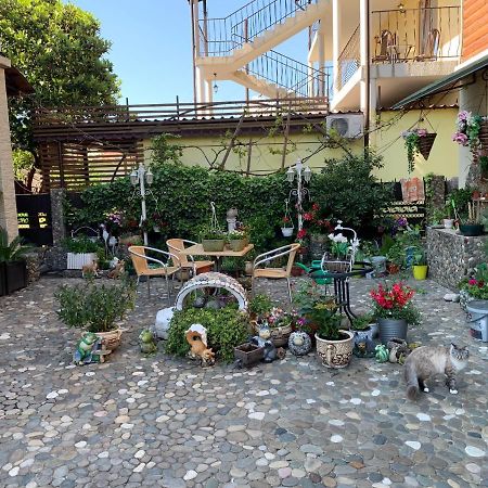 Guest House Aphyn Leto Gagra Extérieur photo