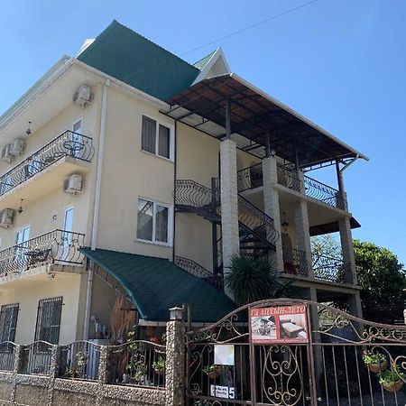 Guest House Aphyn Leto Gagra Extérieur photo