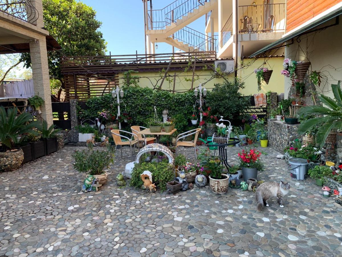 Guest House Aphyn Leto Gagra Extérieur photo