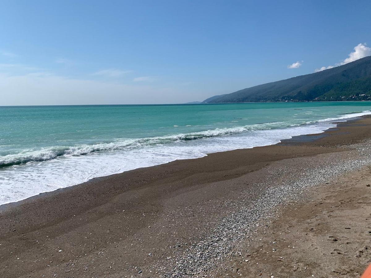 Guest House Aphyn Leto Gagra Extérieur photo