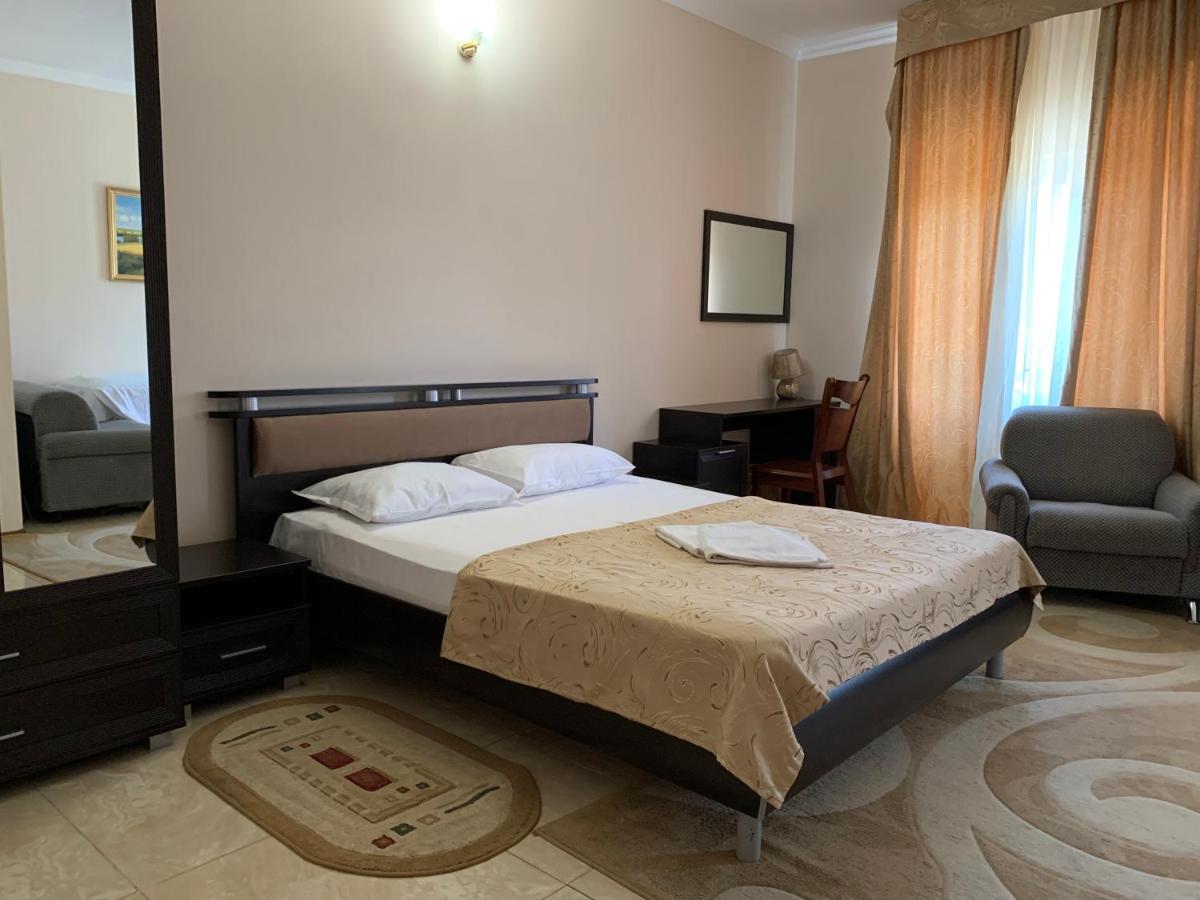 Guest House Aphyn Leto Gagra Extérieur photo