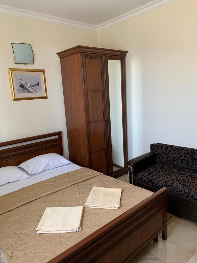 Guest House Aphyn Leto Gagra Extérieur photo